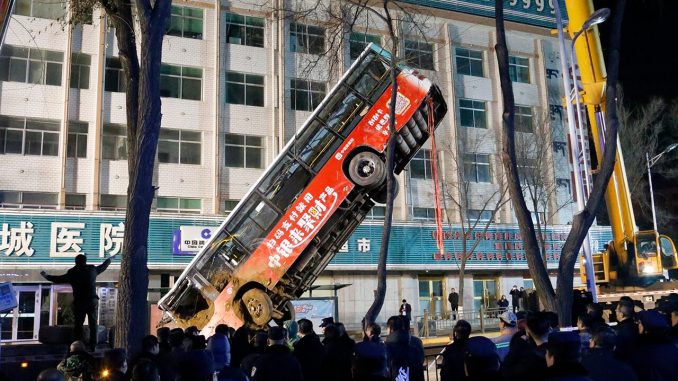 China-bus-sinkhole-crop.jpg